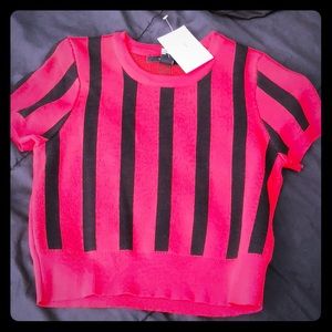 Sweater top/short sleeve shirt.